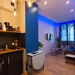 Le Chateau Apartment *